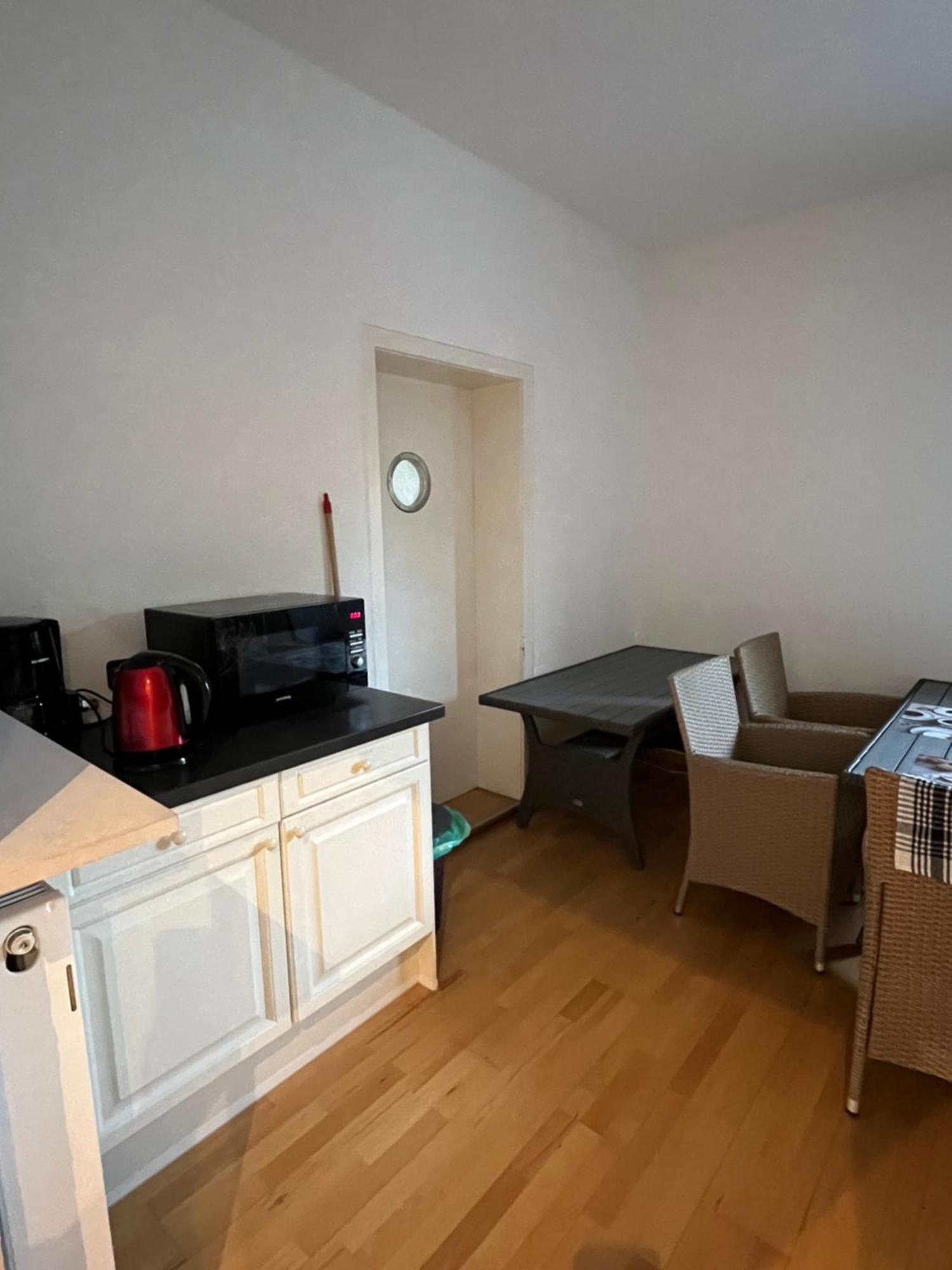 Doppelzimmer, Tv- Bad, Kuehlschrank- Parkplatz-17 Meine Bagian luar foto
