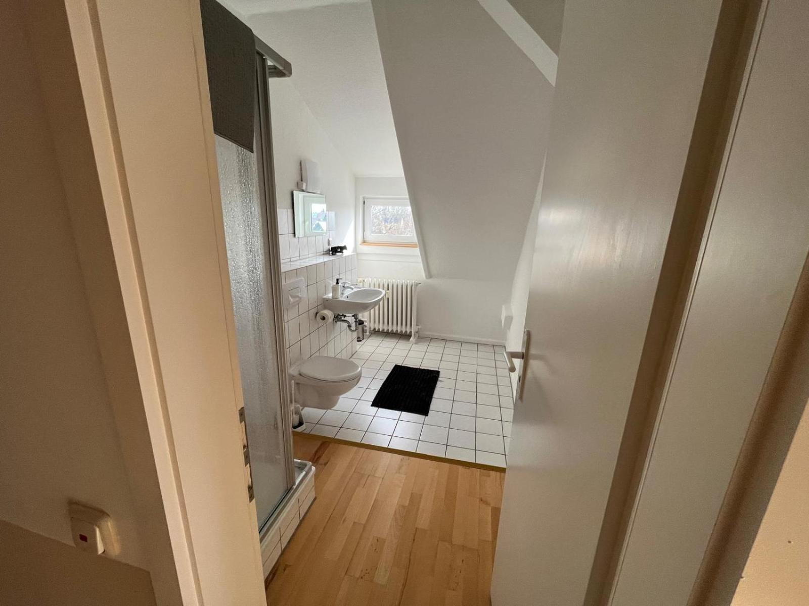Doppelzimmer, Tv- Bad, Kuehlschrank- Parkplatz-17 Meine Ruang foto
